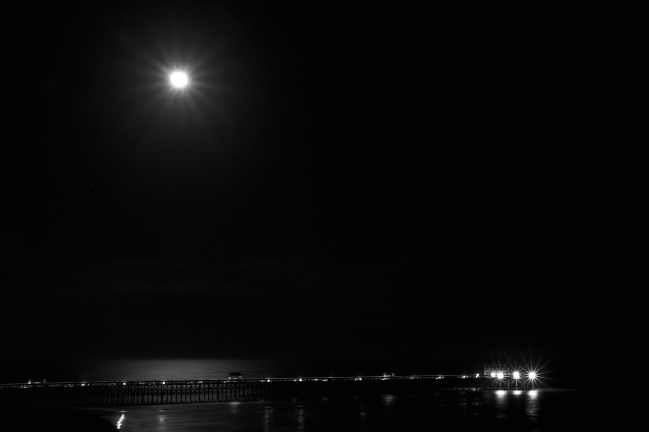 Moon rise over Folly.

ISO 1000 | 45mm | f/22 | 15 seconds